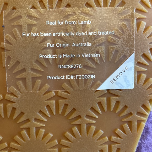 UGG Slippers - Picture 8 of 8